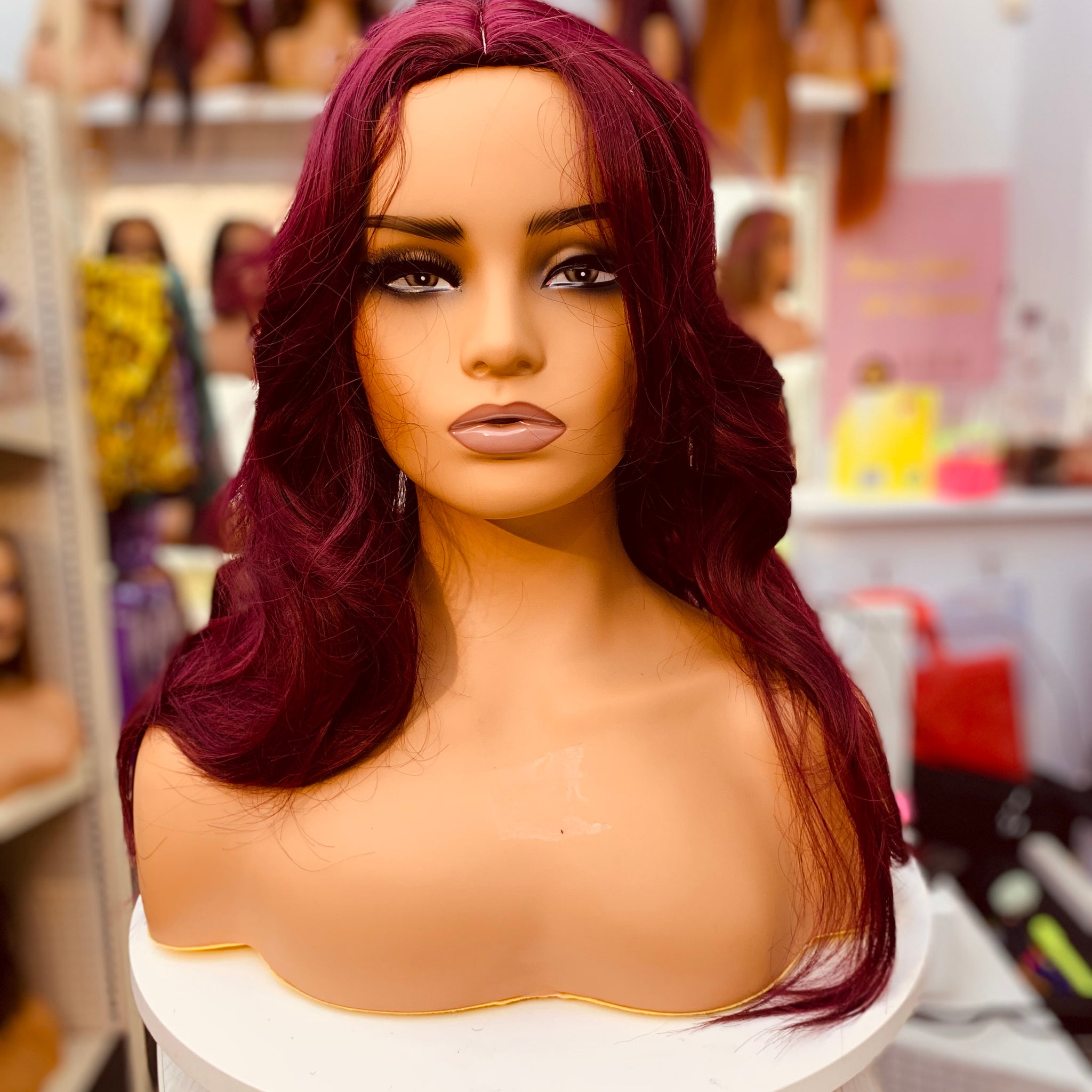 Pérruques synthétiques ondulées violette-rouge, douces et soyeuses - LC6213