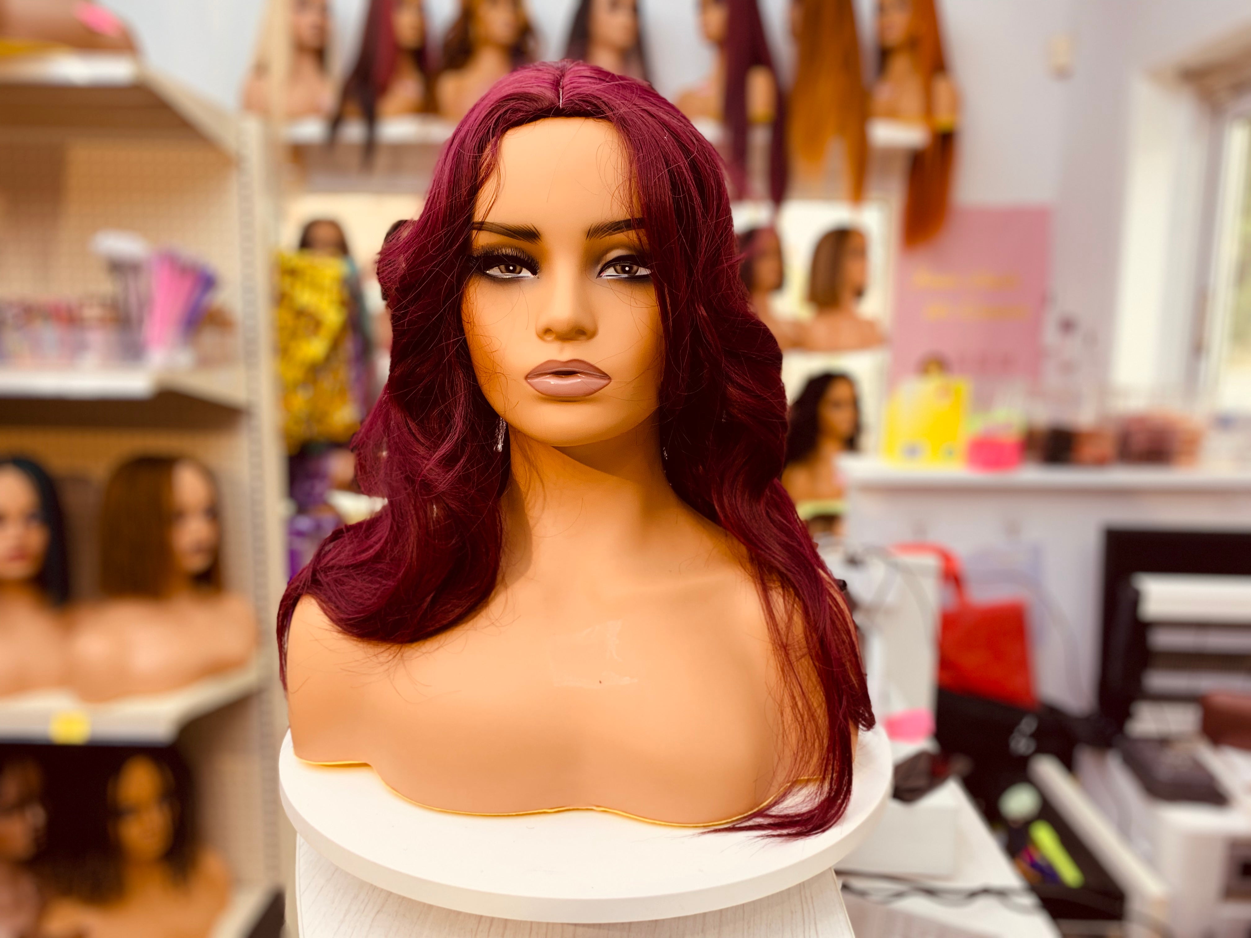 Pérruques synthétiques ondulées violette-rouge, douces et soyeuses - LC6213